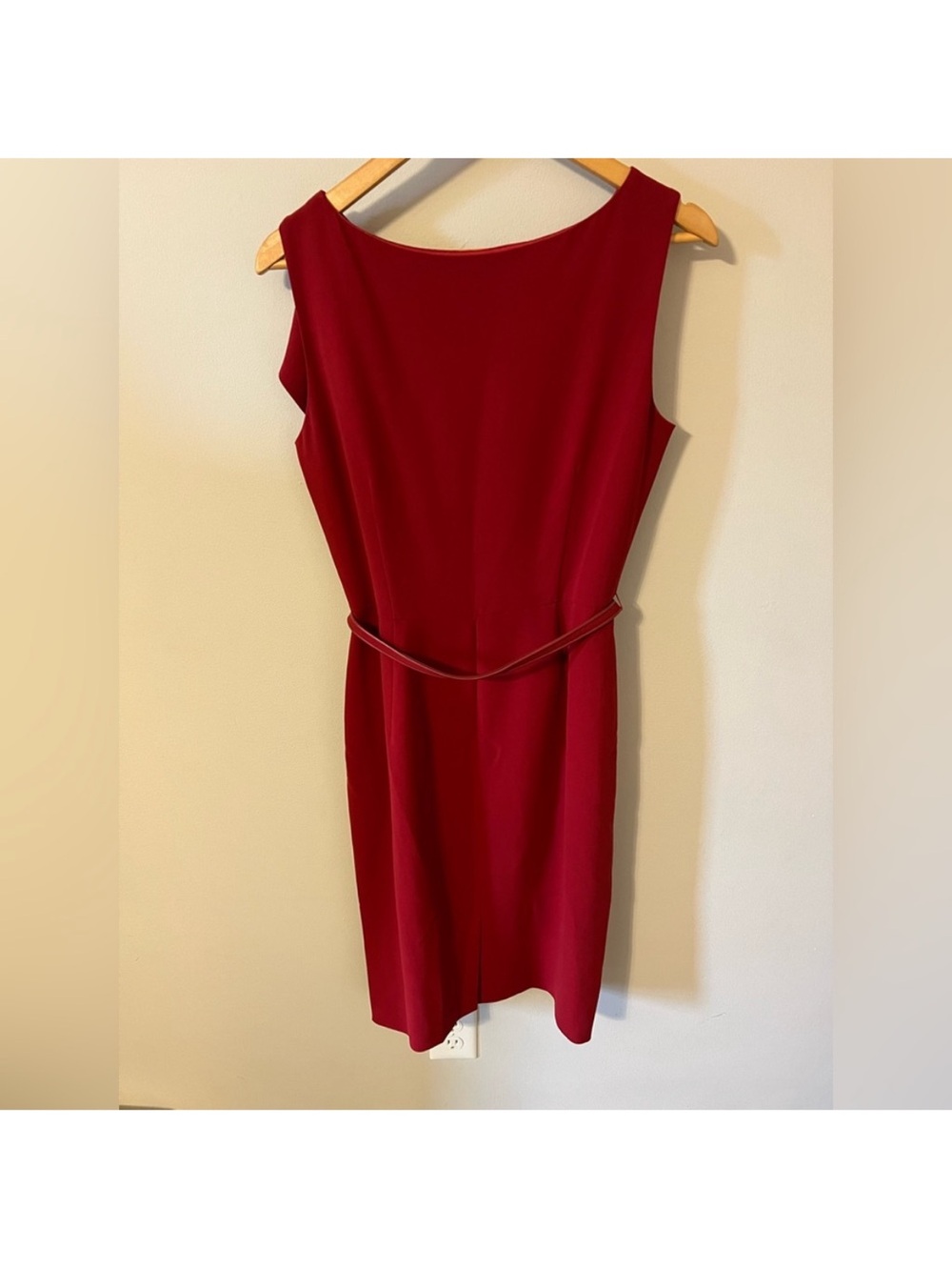 MaxMara Sleeveless Burgundy Sheath Dress with Slim Waist Belt - Picture 4 of 9